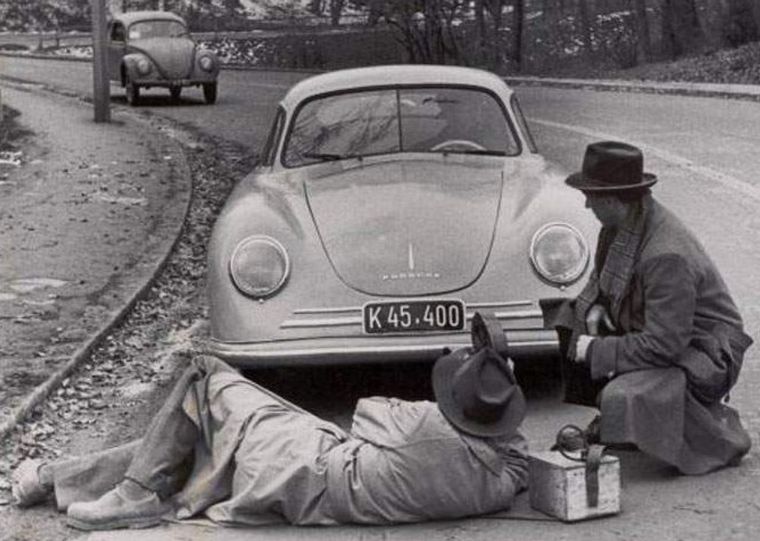 Ferry y un asistente solucionando un problema en la ruta