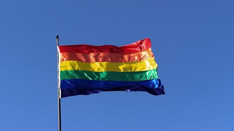 Izaron la bandera del Orgullo LGBTIQ+ en el Parque Sarmiento.