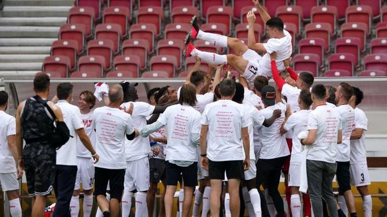 El Stuttgart logró su esperada vuelta a la Bundesliga (Foto: Getty)