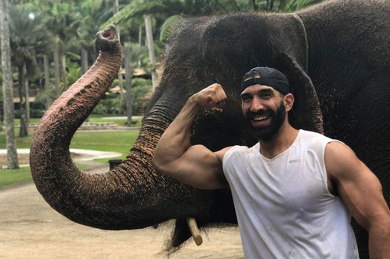 Ahmad Ayyad perdió 27 kilos tras contraer coronavirus.