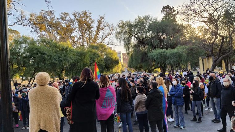 FOTO: Bandera LGBT en Parque Sarmiento