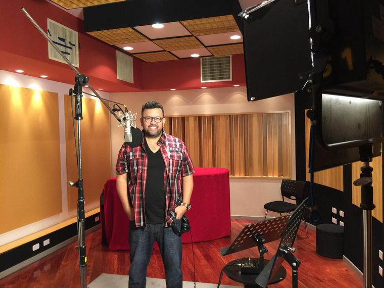 Arturo Cuadrado en su estudio de grabación.