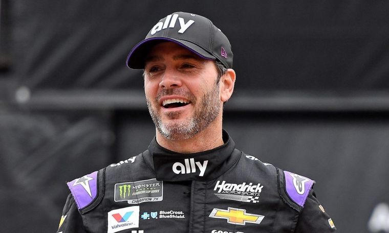 Jimmie Johnson dio positivo COVID-19 en el test previo a Indianápolis