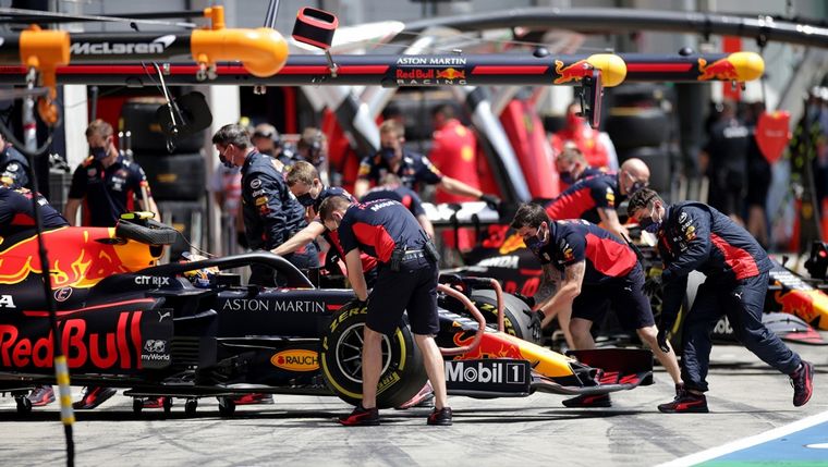 Gran trabajo de Red Bull Racing metiendo sus dos coches e el Top 5