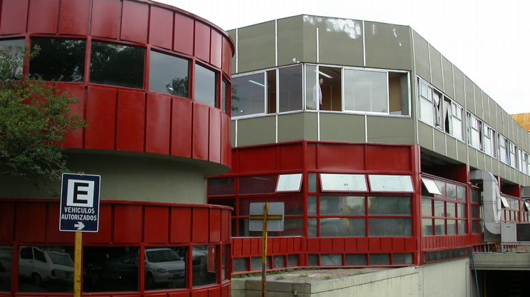 La mujer con coronavirus cumple tareas de limpieza en el Hospital de Urgencias.