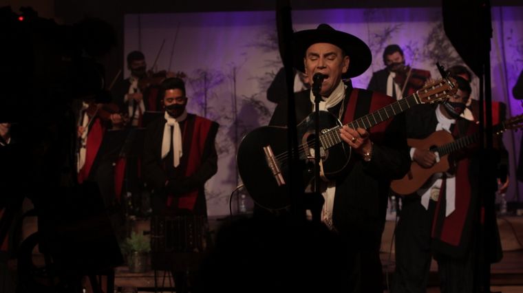 El Chaqueño Palavecino estrenó su nuevo trabajo por streaming.