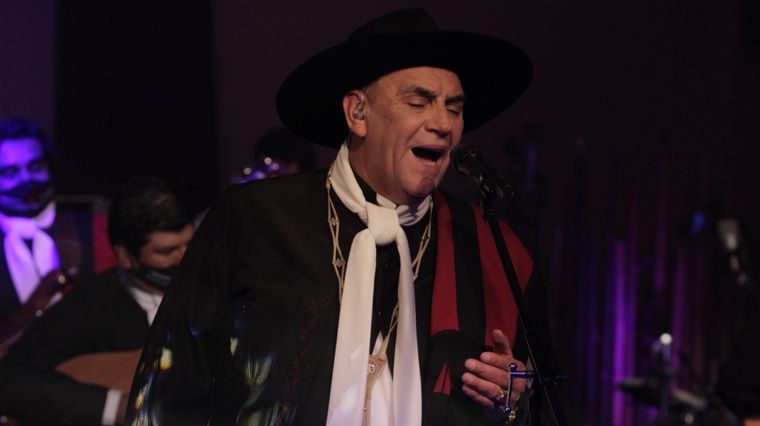 El Chaqueño Palavecino estrenó su nuevo trabajo por streaming.