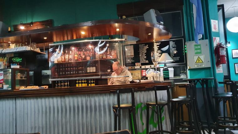 El bar Bon Q' Bon también abrió sus puertas para recibir a sus clientes