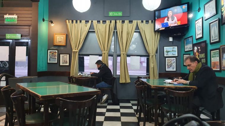 FOTO: El bar Bon Q' Bon también abrió sus puertas para recibir a sus clientes