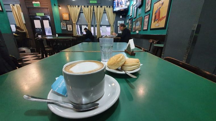 El bar Bon Q' Bon también abrió sus puertas para recibir a sus clientes