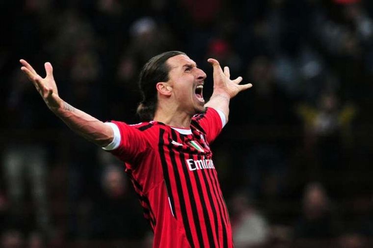 Zlatan Ibrahimovic inició la remontada del Milan ante el líder.