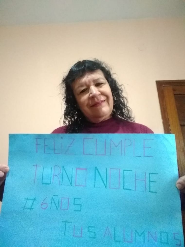 Los oyentes enviaron sus fotos saludando a Turno Noche en su cumpleaños.