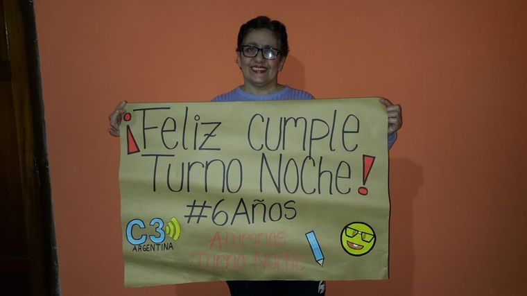 Los oyentes enviaron sus fotos saludando a Turno Noche en su cumpleaños.