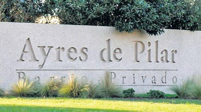 Vecinos del barrio privado Ayres de Pilar no quieren que vaya el empresario.
