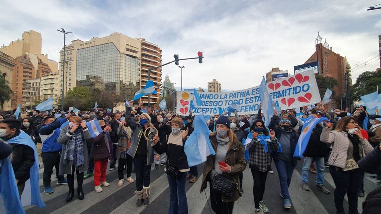 Banderazo en contra del Gobierno nacional en Córdoba.