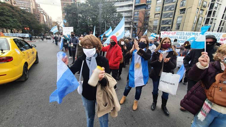 Banderazo en contra del Gobierno nacional en Córdoba.