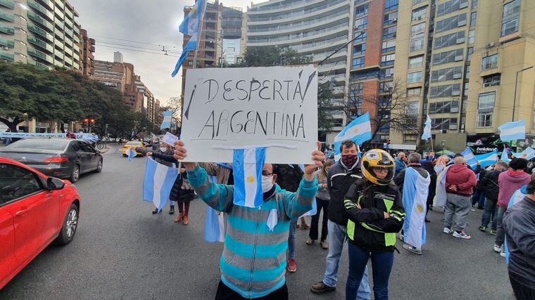 Banderazo en contra del Gobierno nacional en Córdoba.