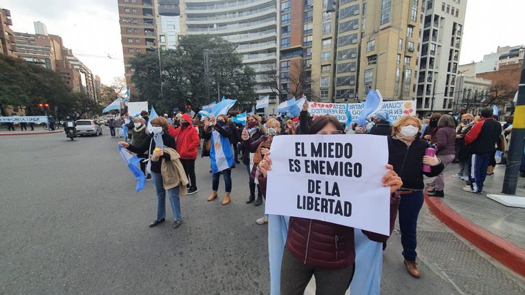 FOTO: Banderazo en contra del Gobierno nacional en Córdoba.
