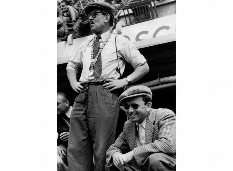Ferry Porsche y su director de carreras Huchske von Hanstein en Le Mans 1953
