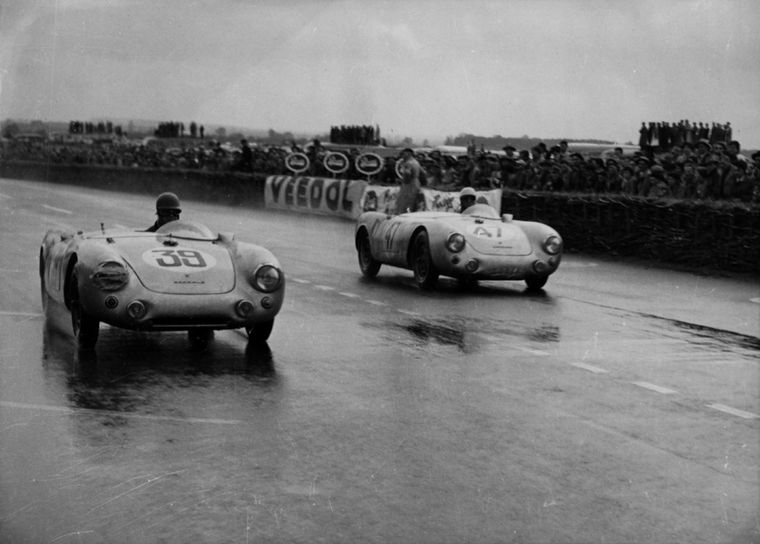 FOTO: Ferry Porsche y su director de carreras Huchske von Hanstein en Le Mans 1953