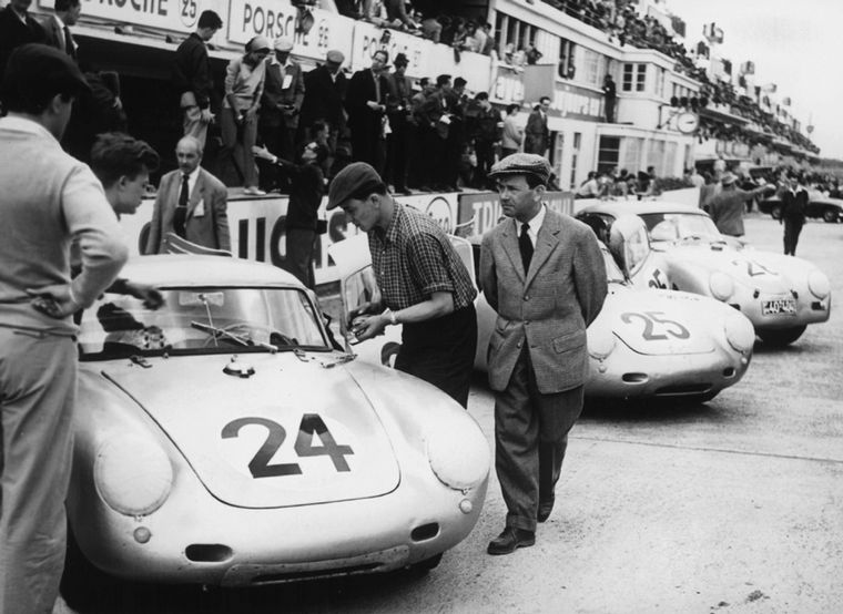 FOTO: Umberto Maglioli listo para ganar la Targa Florio de 1956 