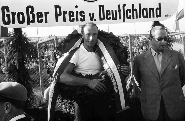 FOTO: El jefe -Ferry Porsche- vela sus 'armas' para las 24 Horas de 1956