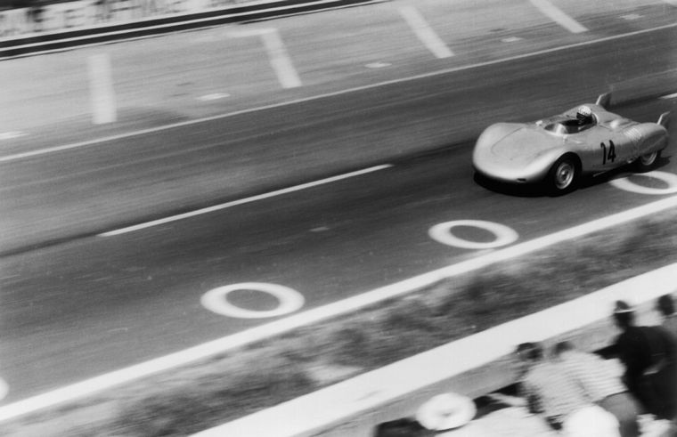 El príncipe Behra ganando en F2 con el Porsche 718 RSK en Reims