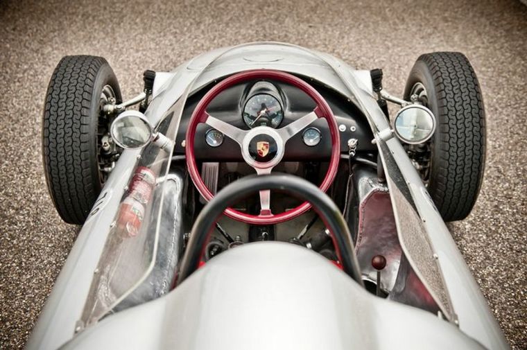 El cockpit del 718 de F2