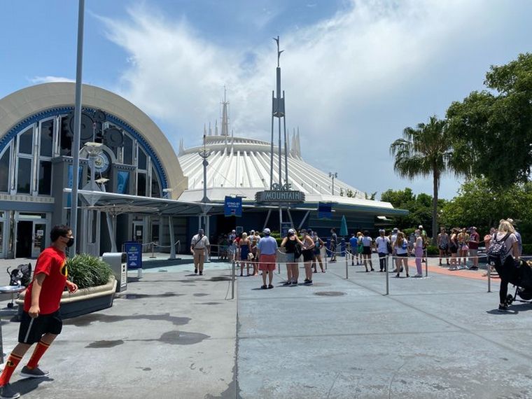 El parque Disney reabrió sus puertas en plena pandemia (FOTO: Tw @WDWNT)  