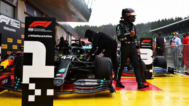 FOTO: Verstappen se batió con todo lo que tenía, pero no pudo con Hamilton ni con su W11