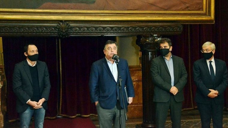 Los legisladores de la coalición opositora pidieron una reunión a solas. 