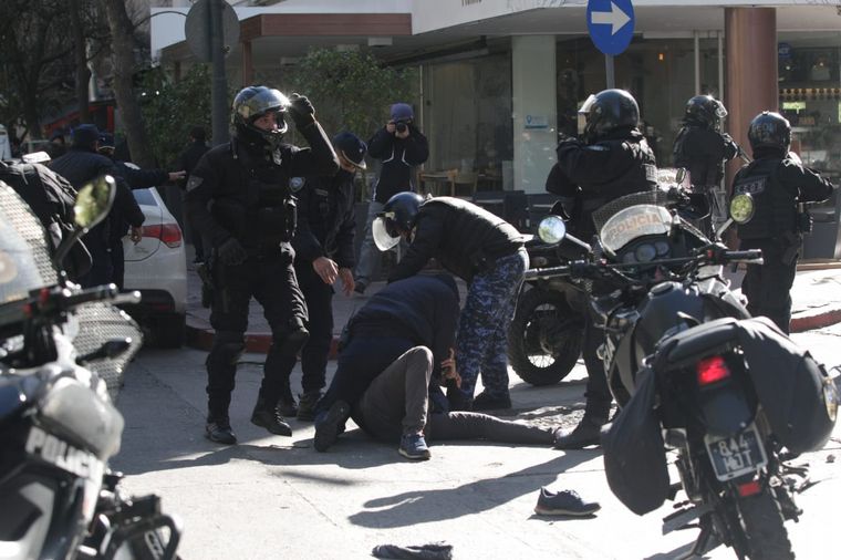 Distubios en la protesta de choferes de UTA frente a la Municipalidad de Córdoba