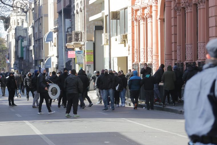 Incidentes entre la Policía y choferes de UTA en Córdoba.