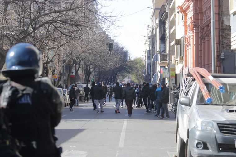 Incidentes entre la Policía y choferes de UTA en Córdoba.