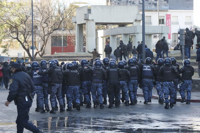 Secuencia de imágenes de los disturbios en la marcha de UTA