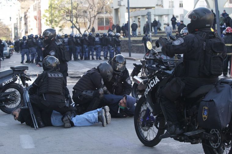 Secuencia de imágenes de los disturbios en la marcha de UTA