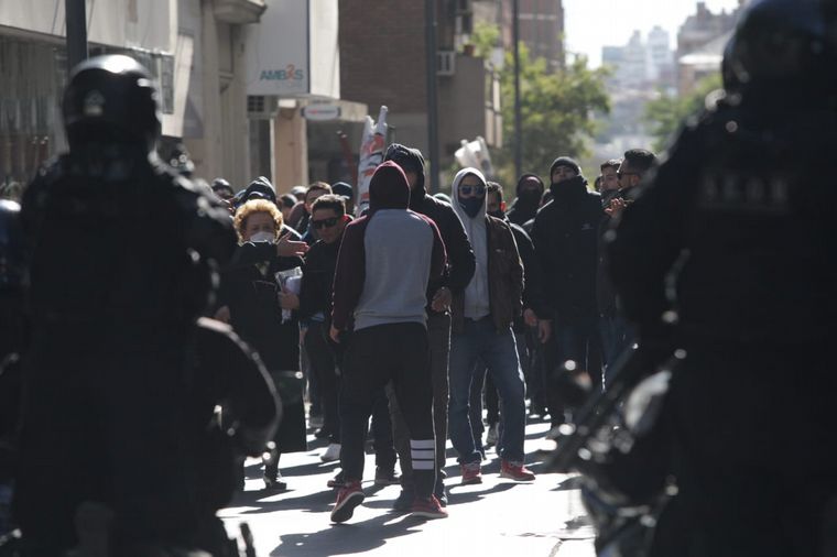Secuencia de imágenes de los disturbios en la marcha de UTA