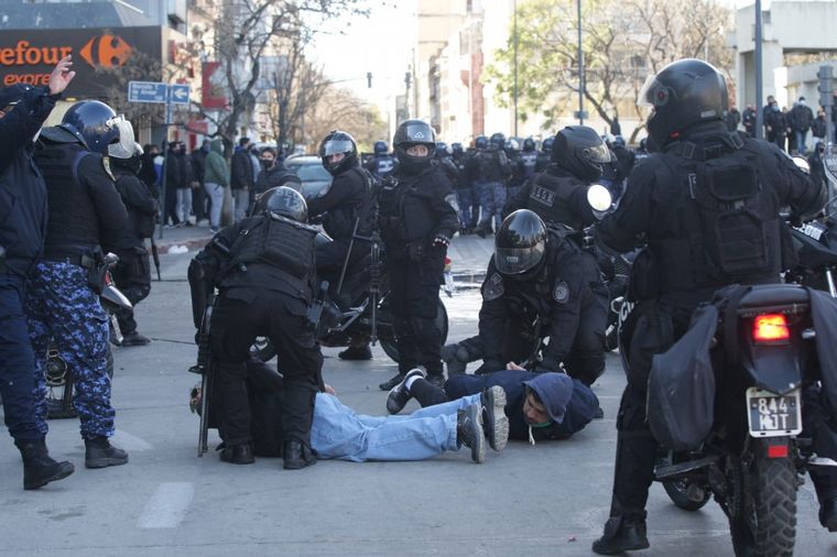 Secuencia de imágenes de los disturbios en la marcha de UTA