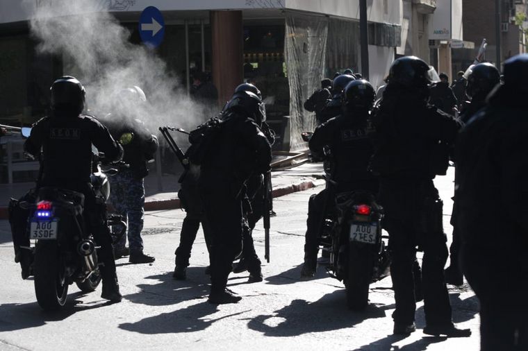 Secuencia de imágenes de los disturbios en la marcha de UTA