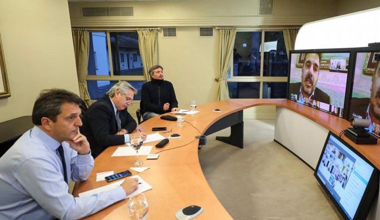 Finalmente, Fernández decidió hablar aparte con la principal coalición opositora. 