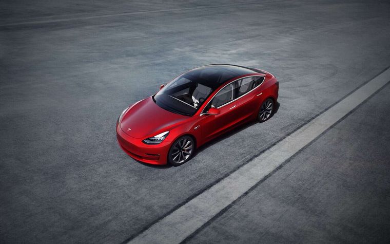 Tesla Model 3  es un automóvil eléctrico sedán de cinco plazas