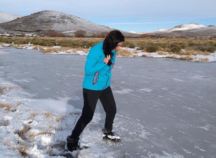 Se congelaron las aguas del río Pichi Leufú (Foto: Silvana Marquez)