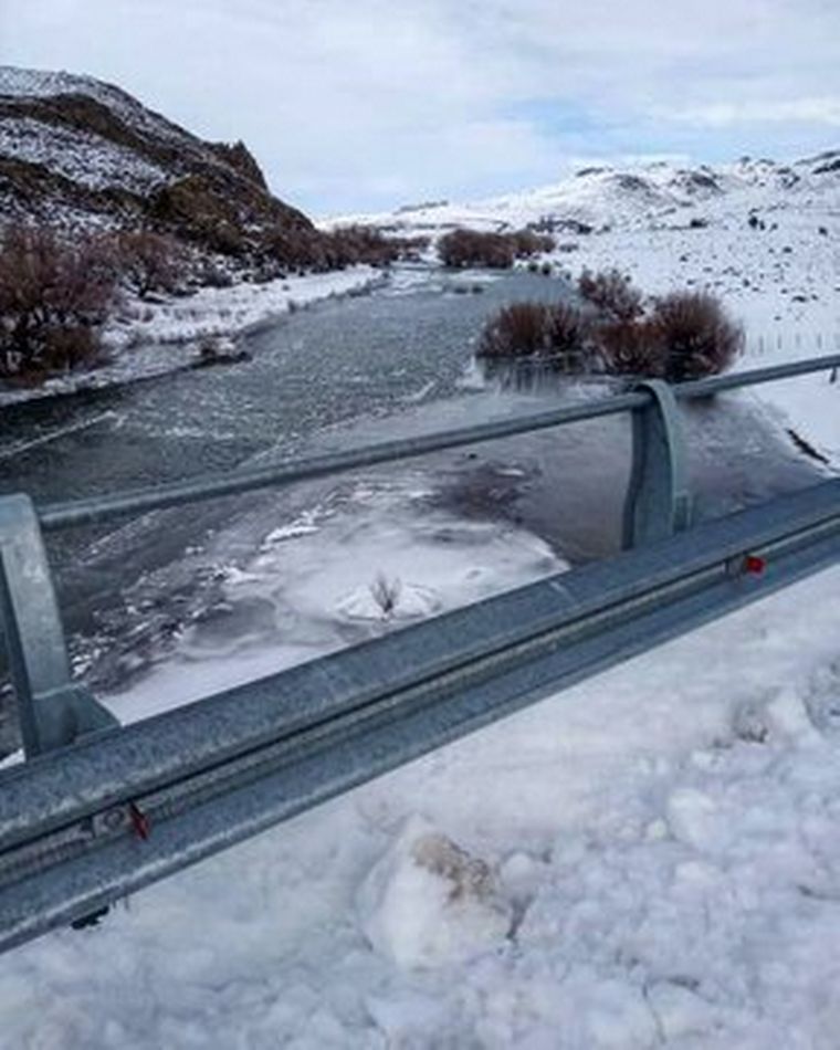 Frío extremo: se congeló el río Pichi Leufú.
