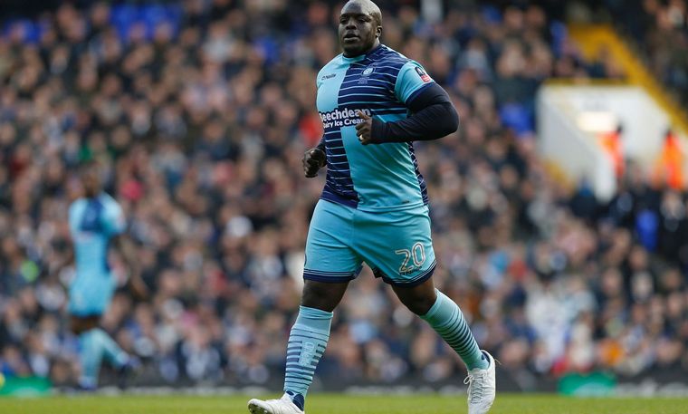 Adebayo Akinfenwa se ganó el cariño a fuerza de goles.
