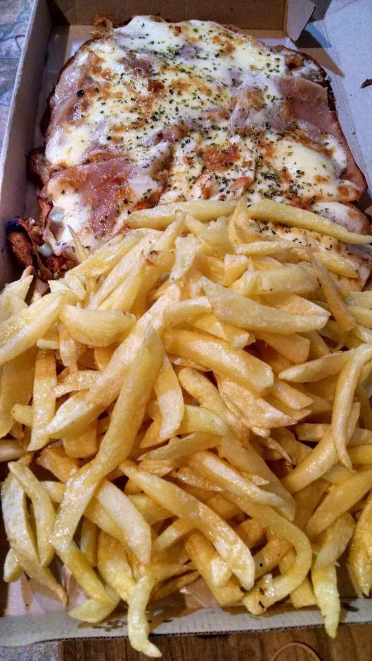 La especialidad del lugar son las milanesas.