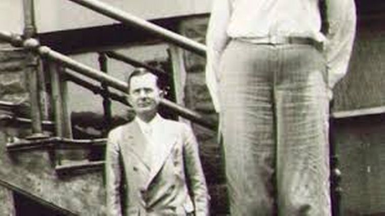 Robert Wadlow,hombre más alto del mundo,récord,