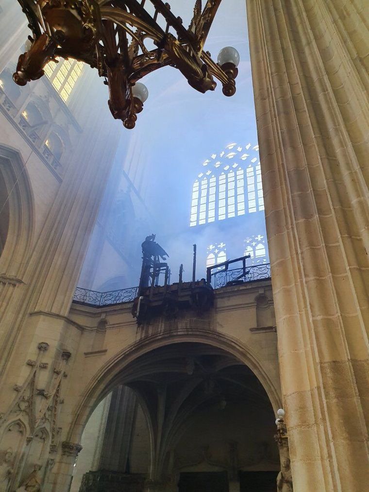 FOTO: Se incendió la catedral gótica de Nantes en Francia (FOTO: TW @jaimeberenguer)
