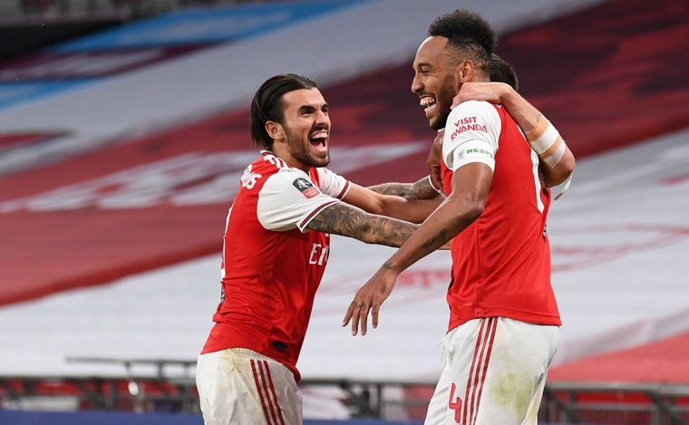 El gabonés Pierre-Emerick Aubameyang hizo los dos goles del partido.