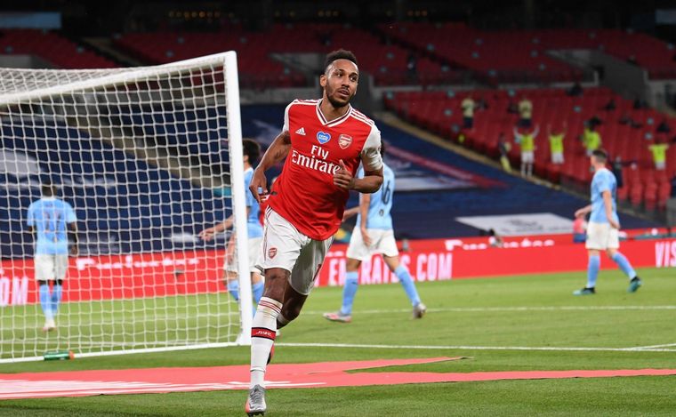 Pierre-Emerick Aubameyang anotó los dos goles para el Arsenal.