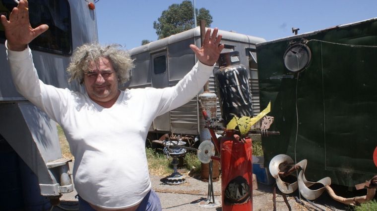 Robaron una escultura de Carlos Regazzoni.